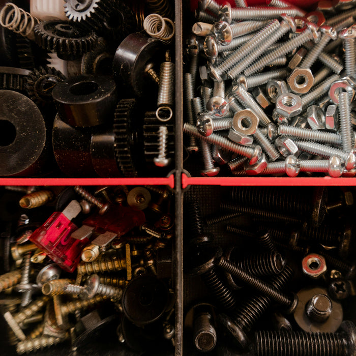 Productos ferreteros para constructores y administradores de edificios en Monterrey, entregados por Casa Ferretera Poniente.