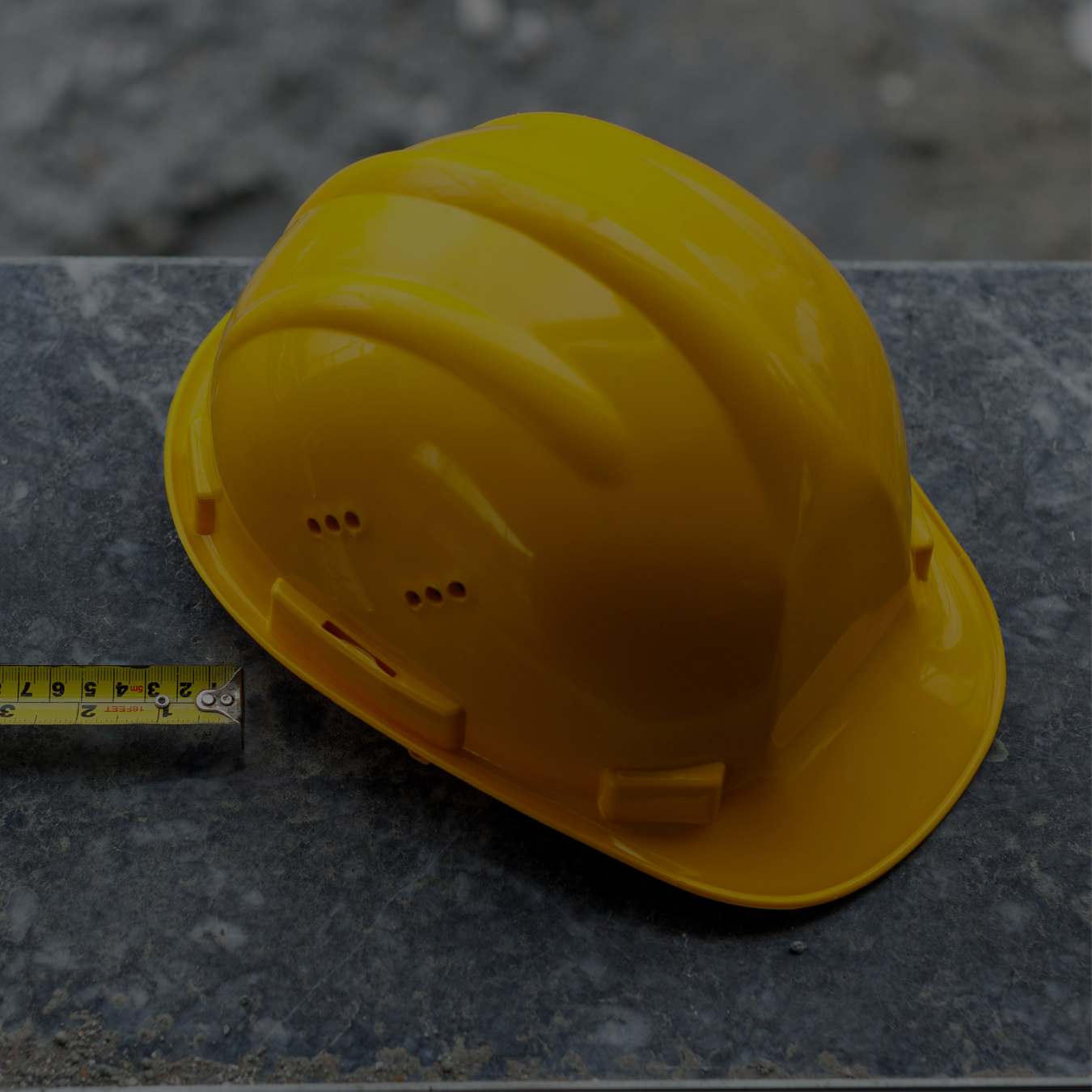 Casco de seguridad amarillo EPP de Casa Ferretera Poniente para empresas y colegios de Monterrey.