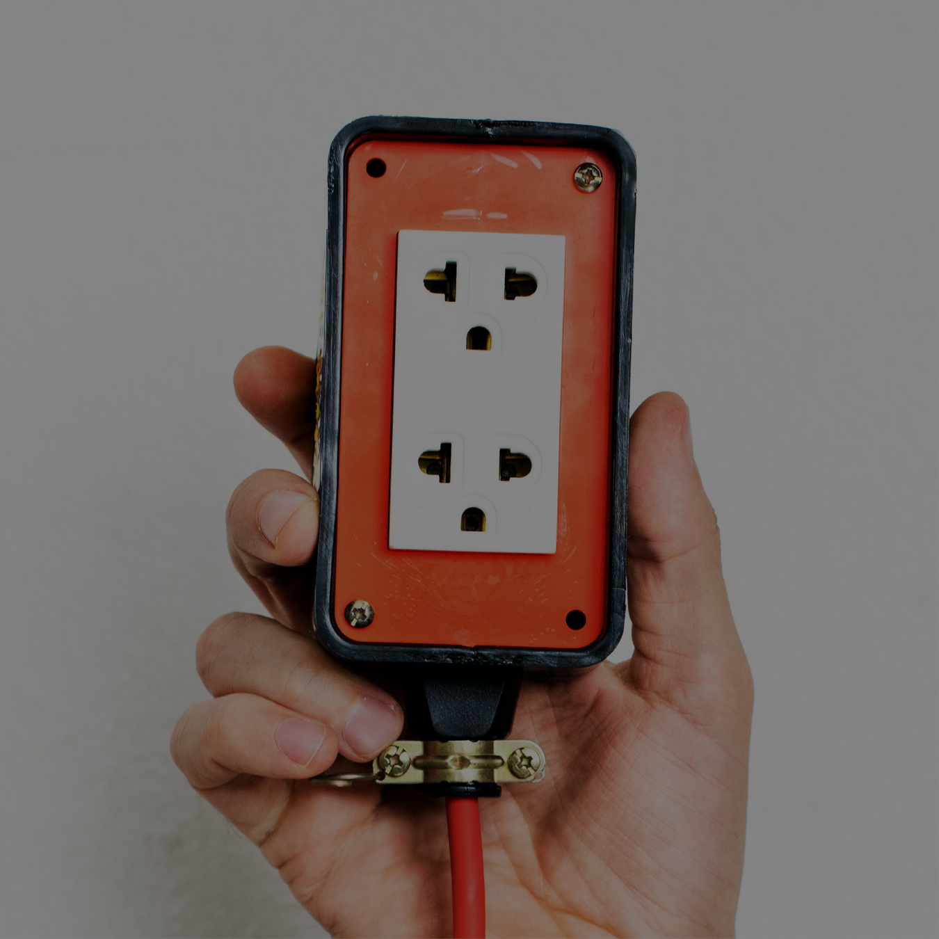 Enchufe y material eléctrico de Casa Ferretera Poniente en Monterrey para colegios y edificios.