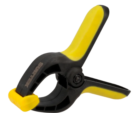 Prensa plastico con resorte 4"